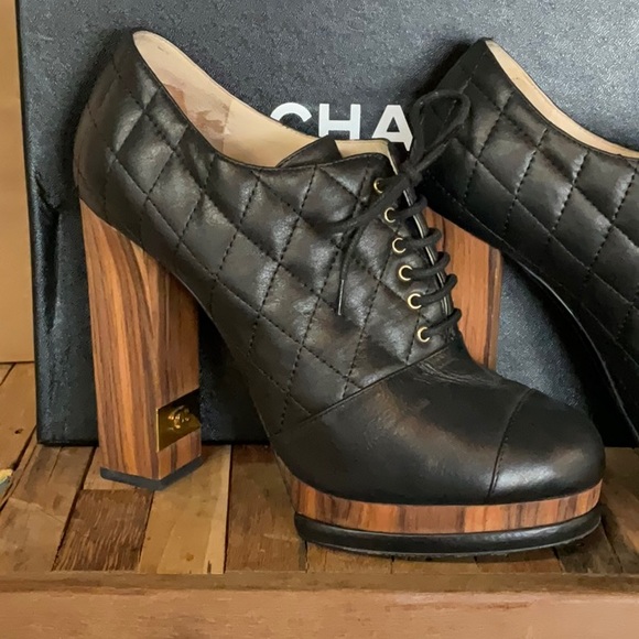 Chanel black quilted leather lace up Lacets w/ wooden block heels, size 39 - Picture 2 of 16